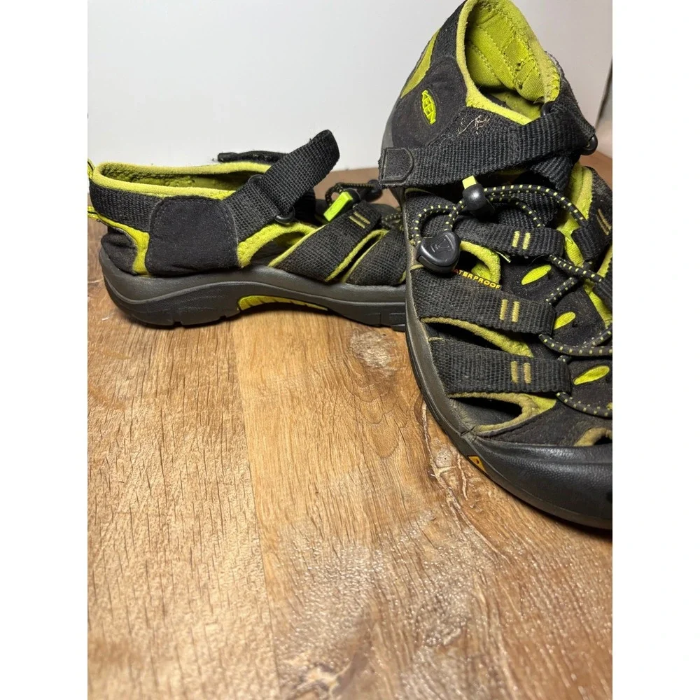 Keen Sandals Kids 4M Newport H2 Shoes Black Yellow Waterproof Hiking Water Sport